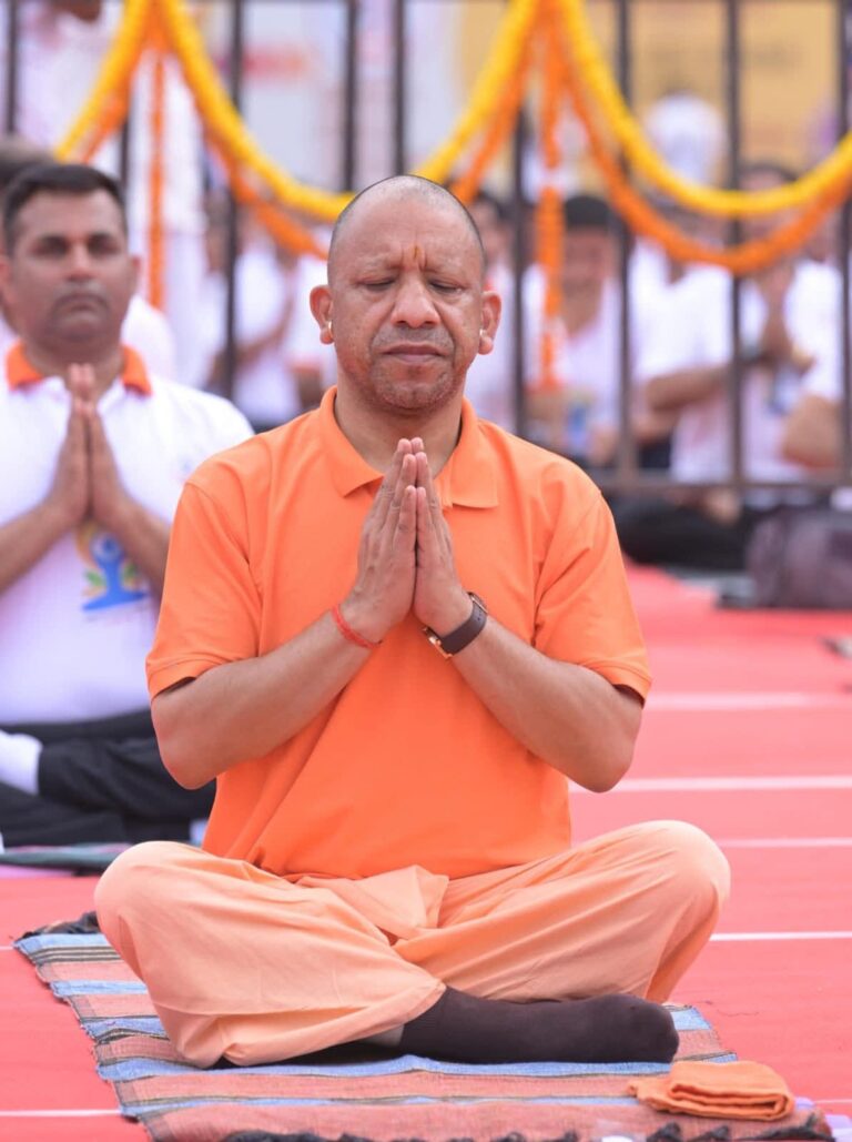 योग भारत की पहचान, स्वस्थ नागरिक से बनेगा सशक्त राष्ट्र: सीएम योगी