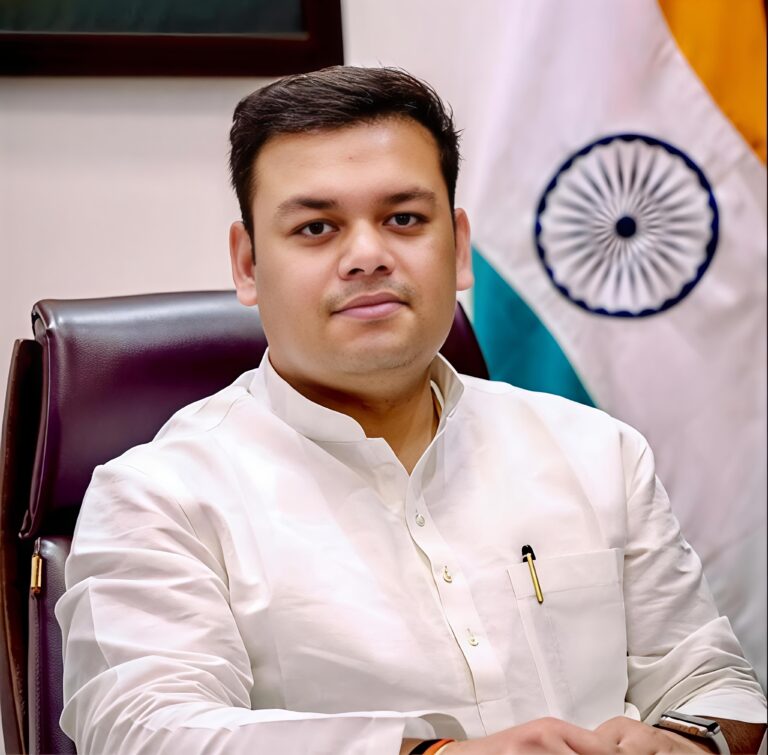 स्मार्ट क्लास और ICT लैब से बदलेगी यूपी के परिषदीय स्कूलों की पढ़ाई, 30 अगस्त तक होगा शिक्षकों का डिजिटल प्रशिक्षण