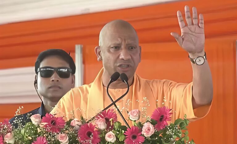 अयोध्या मुद्दे पर देवरिया से विपक्ष पर बरसे सीएम योगी, आस्था पर राजनीति न करने की नसीहत
