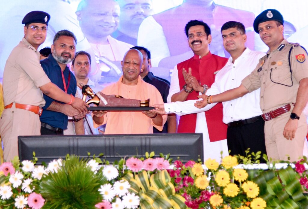 गोरखपुर में सीएम योगी का विपक्ष पर बड़ा हमला, बोले, “रामभक्तों के खून से सना है सपा का इतिहास”