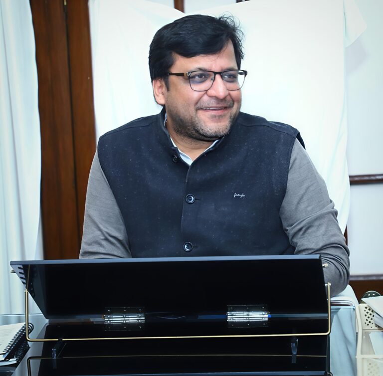 जून 2026 तक आबकारी विभाग ने जुटाए ₹15,809 करोड़, अवैध शराब पर 2.65 लाख से अधिक छापे