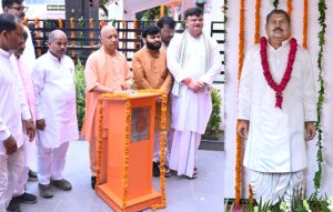 अयोध्या में सीएम योगी का विपक्ष पर तीखा हमला, बोले, “हनुमानगढ़ी में नमाज पढ़वाने वाले जामा मस्जिद में हनुमान चालीसा क्यों नहीं करा सकते?”