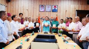 उत्तराखंड: सरकारी कर्मचारियों के लिए आई बड़ी काम की किताब, सीएम धामी ने किया ‘सेवा विधि’ का विमोचन